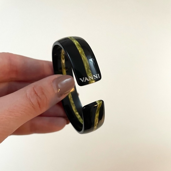 Bracelets - Picture 10 of 12